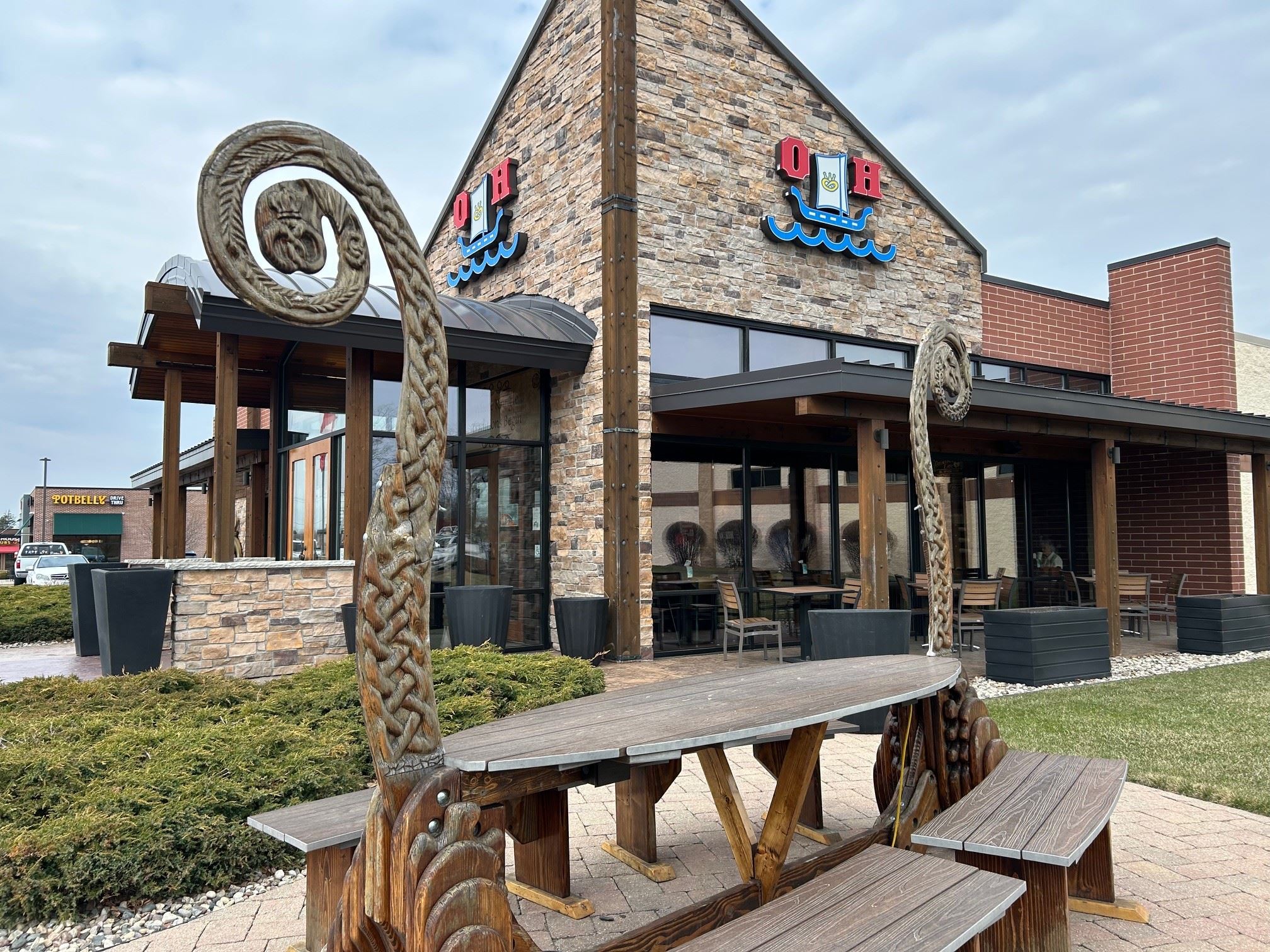 O & H Danish Bakery exterior